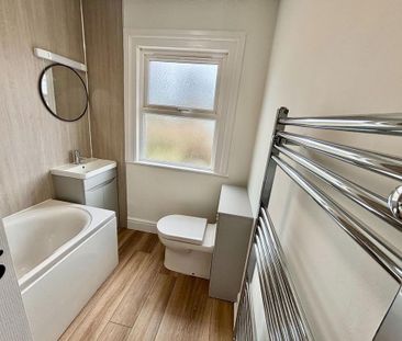 2 bedroom end of terrace house to rent - Photo 5