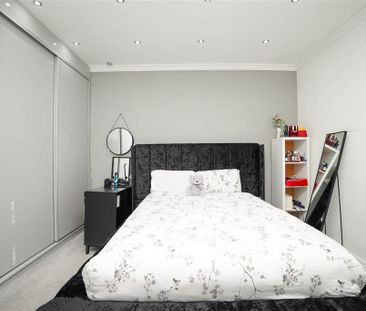 4 bedroom flat to rent - Photo 4