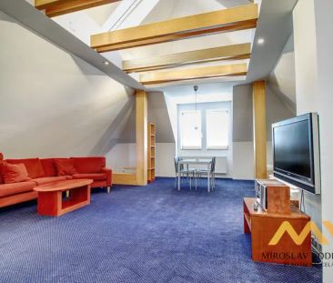 Pronájem podkrovního apartmánu 1+kk o rozloze 98 m - Photo 2