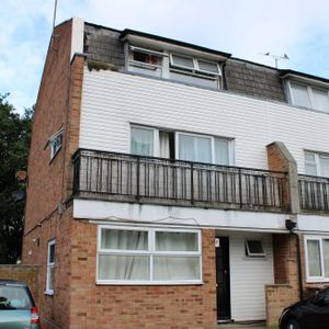 6 Perry Hill, Chelmsford, CM1 7RD – Top Back Double Room - Photo 2