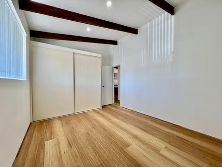 Renovated Villa in Great Location - Photo 4