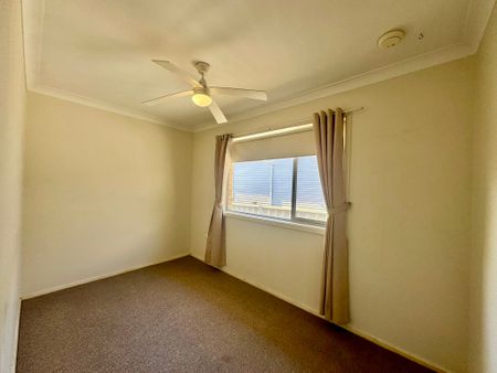 SPACIOUS 3-BEDROOM HOME IN A QUIET SPEERS POINT LOCATION - Photo 3