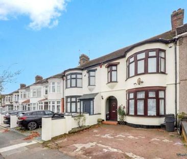 3 bedroom property to rent in Ilford - Photo 3