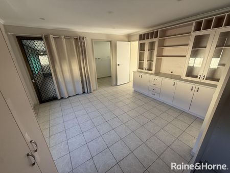 Spacious 3-Bedroom Family Home with Pool in Prime Glenfield Location - Photo 3