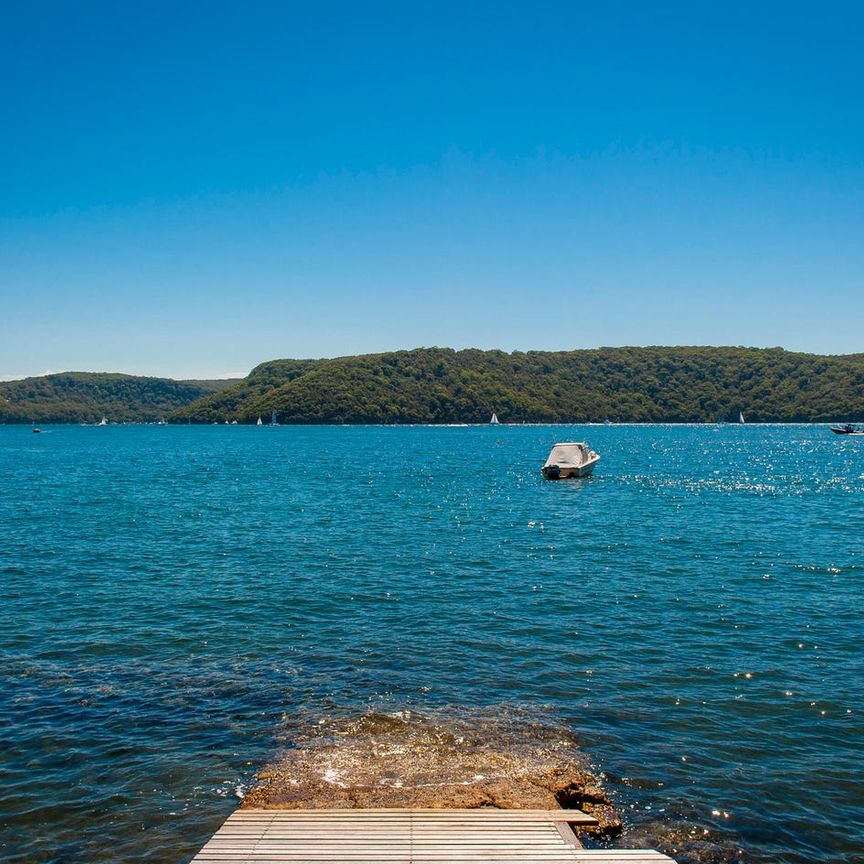 4 Bedroom Deep Waterfront Home - Photo 1