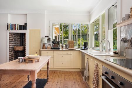 Discover a Slice of History with This Beautifully Preserved Queenslander - Photo 3