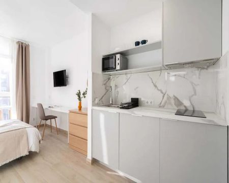 Calle de las Magnolias, Madrid, Community of Madrid 28029 - Photo 5