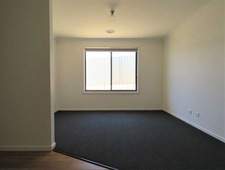 Spacious Four Bedroom Family Home - Photo 2