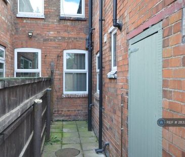 3 bedroom terraced house to rent - Photo 6