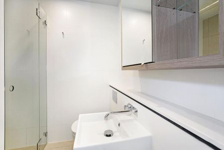 Well Maintained 2-Bedroom Apartment with Convenience for Your Daily Life - Photo 4