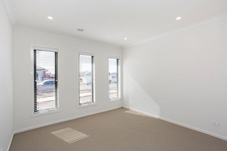 FOUR BEDROOM HOME IN POPULAR LOCATION - Photo 2