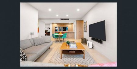 Luxurious Newstead Three bedroom sub-penthouse - Photo 2