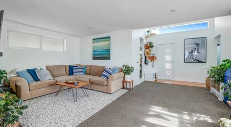 Space, Style, Spectacular Outlook - Photo 2