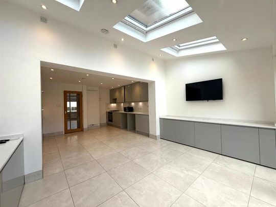 4 bedroom detached house to rent - Photo 1