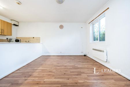 1 bedroom flat to rent - Photo 2