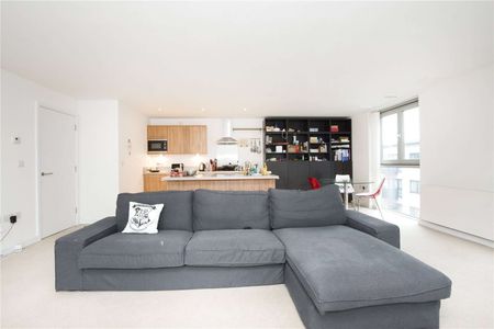 A large two double bedroom, two bathroom apartment located in a secure central development. - Photo 3