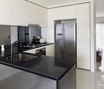 Modern Architecture Townhome in Prime Everton Hills Location - Photo 5