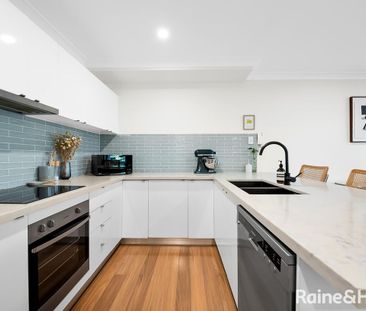 Spacious well presented modern apartment - Photo 4
