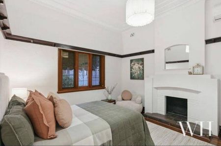 Character house in great location - Photo 5