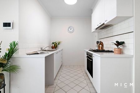 151/79 Whiteman Street - Photo 5
