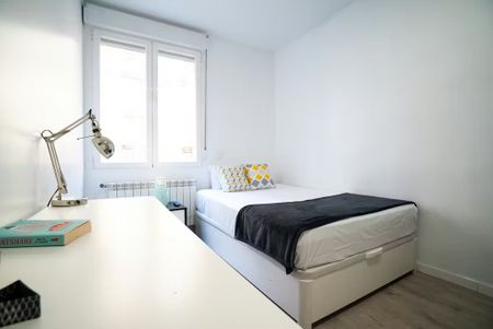 Calle de Andrés Borrego, Madrid, Community of Madrid 28004 - Foto 2