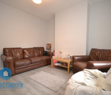 5 bed Mid Terraced House for Rent - Photo 1