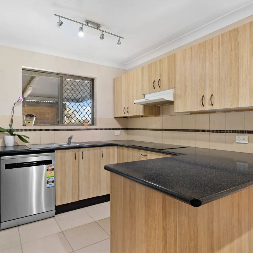 40 Croudace Road, - Photo 1