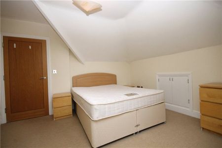 Egham Hill, Englefield Green, Egham, Surrey, TW20 0AL - Photo 2