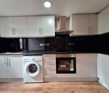 4 bedroom terraced house to rent - Photo 5