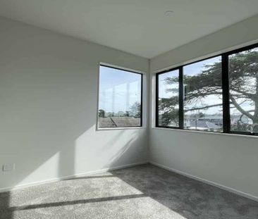 Location!Location!Location! - Photo 5