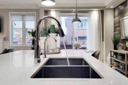 Detached Home For Lease | W9031533 - Photo 3