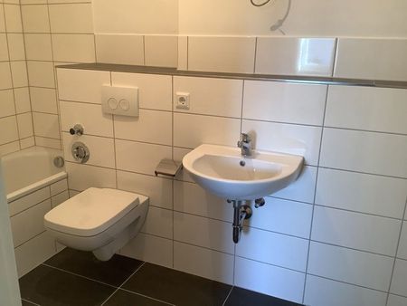 Erstbezug nach Renovierung: 4-Zimmer-Wohnung mit 92,71m² - Foto 4