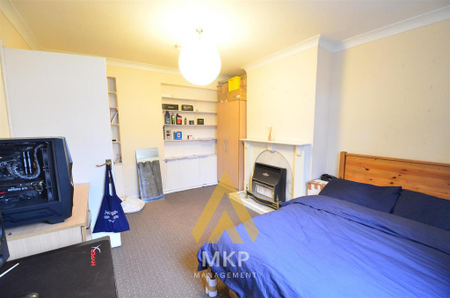 5 bedroom end of terrace house to rent - Photo 4