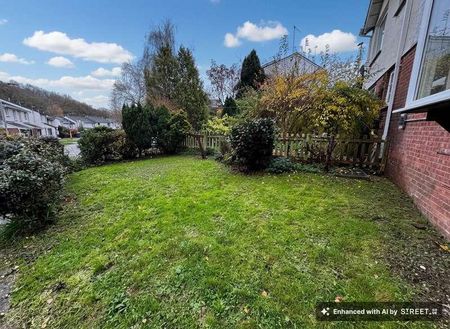 Perth Close, Exeter, EX4 - Photo 2