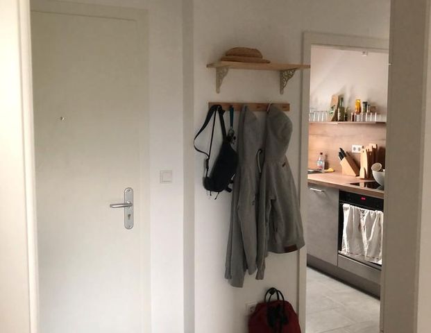 Schicke DG-Wohnung in Bad Wilhelmshöhe - Photo 1