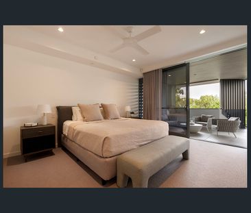 Elegant Coastal Retreat in Exclusive Serenity Close - Photo 4