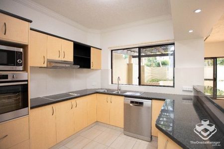 Perfectly Positioned 2 Bed Unit New Farm with lock up garage - Photo 2