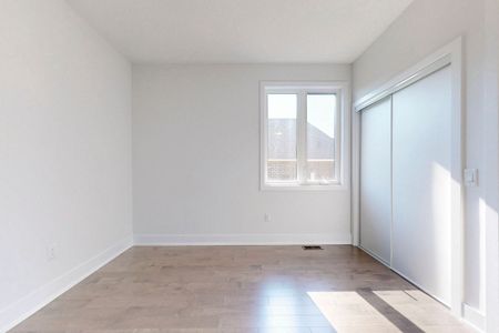 For Lease - 231 Sikura Circle, Aurora, Ontario - Photo 3