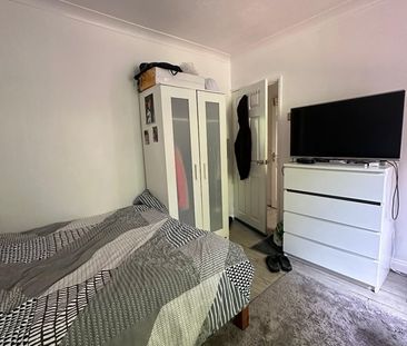 Room in a Shared House, Ramsdean House, SW15 - Photo 5