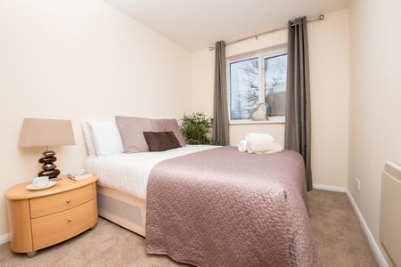 Lyon Close, Maidenbower, RH10 - Photo 4