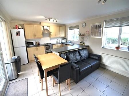 1 bedroom in a house share to rent - Photo 4