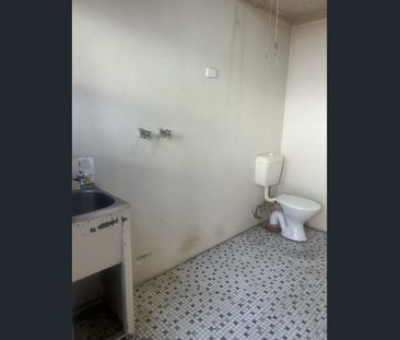 Spacious 3 Bedroom Townhouse - Photo 5