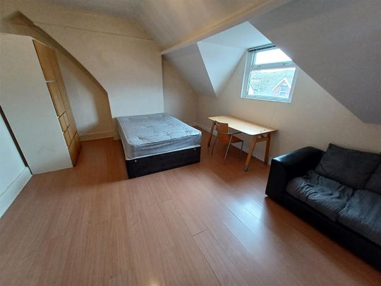 3 Bed Flat To Let On City Road, Cardiff - Photo 1