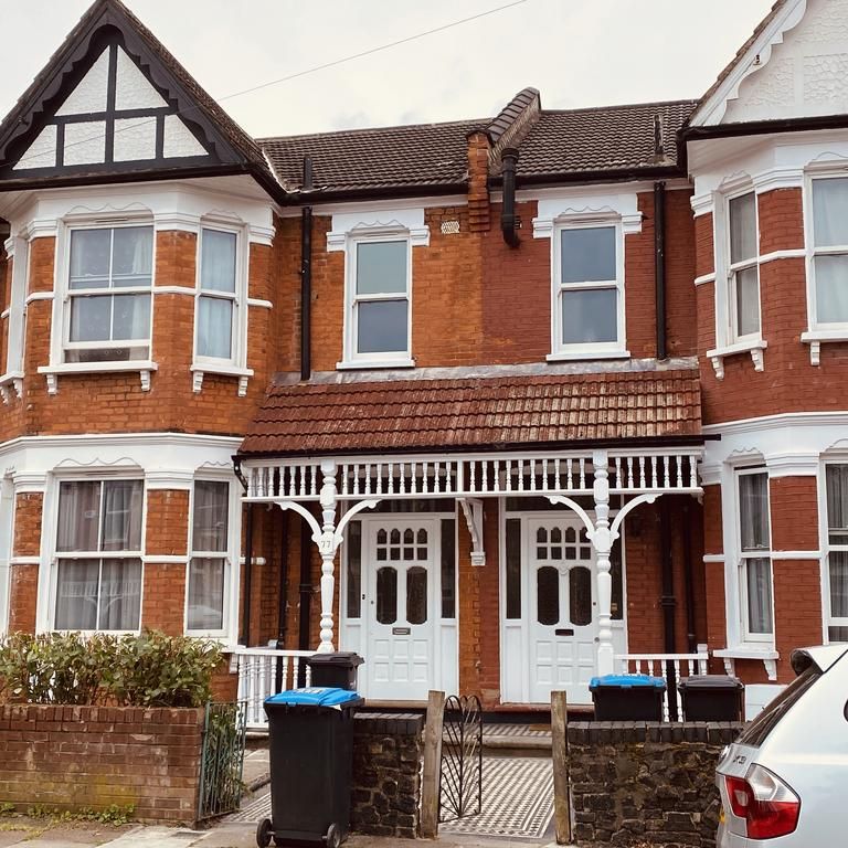 1 bedroom in a house share to rent - Photo 1