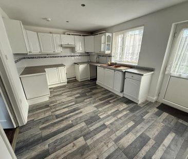 3 bedroom semi-detached house to rent - Photo 6