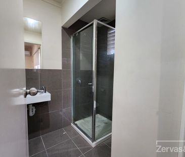 1/4 Stewart Road, Oakleigh East, Vic 3166 - Photo 1