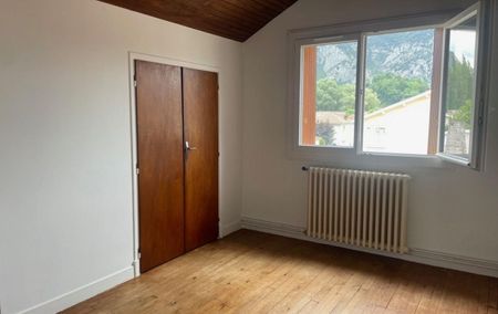 Location Appartement P3 rénové(e) Tarascon-sur-ariege - Photo 4