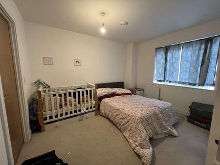 Sq Feet - Ground Floor Bed - Griffin Court, Luton, LU2 - Photo 3