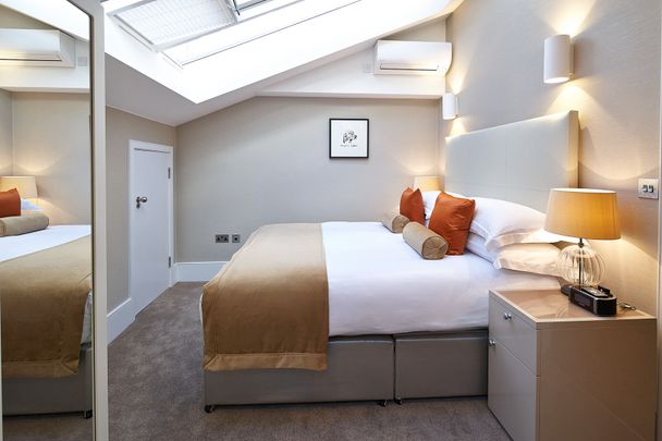 A luxury one-bedroom apartment on Brompton Road, Knightsbridge SW7 - Photo 1
