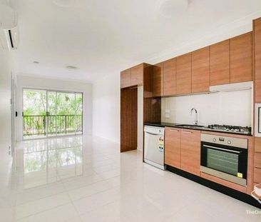 Perfectly Located 2-Bedroom Unit in Leafy St Lucia - Photo 2